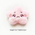 Détail d'une peluche étoile rose avec broderie, dimensions 7 cm de haut sur 8,5 cm de large - Original (Ouverture arrière) / Étoile Rose