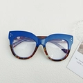 Dunkelblaue Cat-Eye-Brille in Schildpatt-Optik mit dreifachen Metallnieten-Akzenten - Blau Tortoise