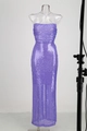 Détails des paillettes violettes scintillantes et fronces sur une robe de soirée dos nu - M / Violet