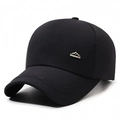 Gorra de béisbol negra con logotipo metálico de montaña y bordado deportivo en visera - Ajustable / Negro