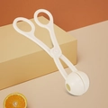 Stampo per polpette in plastica bianca su sfondo geometrico beige di alta qualità - Plastica / Plastica Piccolo