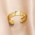 Minimalistischer offener Sternring mit 18 Karat Vergoldung und Stern-Relief-Details - Stern Geprägter Stil (rin53-C)