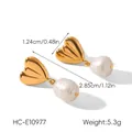 Detail showing heart-shaped gold metal top and white baroque pearl drop earrings - Gold Heart Baroque Pearl Style (HC-E10977)