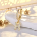 Golden S925 silver hoop earring with crystal pavé letter H pendant in macro detail - Letter H (Gold)