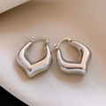 Chic silver hollow heart-shaped metal hoop earrings with a sleek minimalist finish - Ear Buckle / Silver