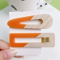 Haarklammer-Set aus orangefarbenem Harz und Holz mit goldenem Metallfederclip - 2-teiliges Set / 11# Karottenorange