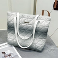 Quilted tote bag in gradient grey and white with gold logo and long shoulder straps - Gray (Triangle Pattern)