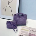 Set borsa a secchiello in pelle intrecciata viola con pochette coordinata - Viola scuro