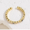 Dettaglio macro di anello placcato oro con motivo occhio del male in smalto e zirconi - Aperto Regolabile / Oro 14K-Nero e Bianco