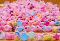 Roze plastic ringenset voor meisjes met cupcakes, donuts en eenhoorns voor feestjes - Meisjes Taart Stijl Kleine Ringen