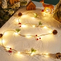 Kerst LED lichtsnoer met warme dennennaalden en rode bessen aan henneptouw - Kerst Dennenappel Bel Eenvoudige Stijl 2m 10 LEDs