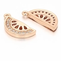 Dettaglio di ciondoli a fetta d'anguria in oro rosa con pietre di zircone lucido - Anguria in Zircone Trasparente / Oro rosa