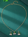 Set gioielli ciliegia rosa e verde con collana dorata e orecchini a gancio abbinati - Collezione Gioielli Ciliegia con Perline Rosa (N-445)