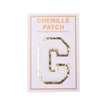 Detail der Chenille-Buchstabe C Patch mit goldenem Glitzerrand und Kleberückseite - Buchstabe C / Weiß