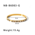 Dettaglio del bracciale in acciaio inossidabile placcato oro 18K con zirconi e diametro 6 cm - Oro 18K / Oro (NB-B6083-G)