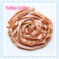 Macro detail of Toffee Coffee pearlescent cream glue with metallic texture for DIY craft - 100 g / Toffee Brown