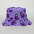Detailansicht lila Fischerhut mit lustigem Cartoon-Auberginen-Muster Aufdruck - M (56-58cm) / Lila Aubergine