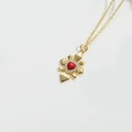 Collana dorata con pendente a croce radiante e cuore rosso circondato da zirconi lucidi - Cuore Radiante con Punte