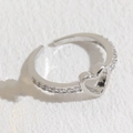 Verstellbarer silberner Ring mit hohlem Herz-Design und Zirkonia-Steinen für Damen - Glattes Herz Weißgold