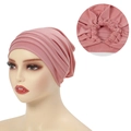 Detalle del gorro turbante rosa con cordón elástico trasero y suave textura acanalada - Rosa Oscuro