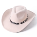 Chapeau de cowboy en feutre de laine beige avec bande décorative cloutée sur fond blanc - M (56-58cm) / Blanc Cassé