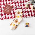 Calze natalizie bianco crema con testa di renna, campanellini e pois rossi festivi - Stile di base / Bianco