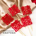Rote Filz Xi-Schriftzeichen Kuchendeko mit Holzstäbchen für chinesische Hochzeiten - Filz Quadratisches Doppelglück 5Stk
