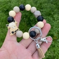 Silicone beaded bracelet keychain with highland cow charm and brown tassel pendant - Gray