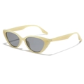 Retro crème cat-eye zonnebril met grijze glazen getoond vanuit een zijhoek van 45 graden - Jellygroen