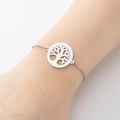 Dettaglio di un bracciale minimalista in acciaio inossidabile con ciondolo albero della vita - Albero della Vita Color Acciaio