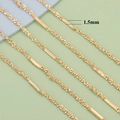 Makro-Detail von 18K vergoldeten 1,5mm feinen Kreuzketten mit glatten Röhrenornamenten - Glänzende Wellenkette / 1.5mm (3 Meter/Packung) / 18K-Gold