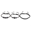 Dettaglio macro di braccialetti regolabili con corona in zircone blu e trama intrecciata - Set Nero Canna di Fucile Zircone Blu