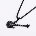 Detailweergave van de zwarte retro gitaarhanger ketting met reliëfstructuren - 60cm Ketting / Zwart