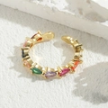 Anillo ajustable chapado en oro de 14K con circonitas de colores talla marquesa - Gota de Agua Circonita de Colores