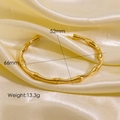 Gepolijste 14K gouden titanium staal bamboe armband met open ontwerp op satijn - Goud-Bamboe Ontwerp