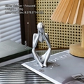 Statue de penseur abstrait argenté moderne pour décoration minimaliste avec fini métallique - Penseur en Argent - Style Concentré