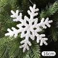 Adorno de copo de nieve de acrílico blanco de 16cm colgado en un árbol de Navidad - Copo de Nieve Flocado Blanco de 16 cm