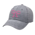 Berretto da baseball in cotone lavato grigio con ricamo a fiocco rosa vista 45 gradi - M (56-58cm) / Grigio