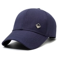 Dunkelblaue Baseballkappe aus Twill mit modischem Silber-Metalllogo an der Seite - Einheitsgröße(Einstellbar) / Marineblau