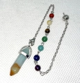 Blauwe kristallen zeshoekige pendel met zeven chakra-kralen aan een zilveren ketting - B6-Lichtblauwe Steen