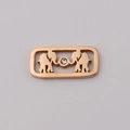 Detalle de un colgante rectangular dorado con dos elefantes y un diamante en el centro - 7x15mm / Oro rosa