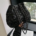 Funkelnde schwarze Pailletten-Beuteltasche mit silberner Kette und Lederriemen - Schwarz