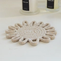 Detail of flower-shaped woven cotton placemat with beige and white herringbone pattern - 18cm / Khaki and Beige