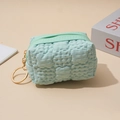 Mini monedero verde menta con textura de gofre, llavero dorado y cierre de cremallera - Verde