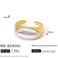 Vista macro de anillo de acero inoxidable dorado con incrustación ovalada plateada - Estilo de Espejo Ovalado Abierto Dorado (NB-R24505)