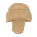 Detalle del gorro de punto camel con orejeras cálidas y cierre de botón a presión blanco - M (52-54cm) / Camel
