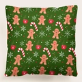 Detail van donkergroene kerstkussensloop met peperkoek en zuurstokken print voor op de bank - 45x45 cm / Stijl 3-Peperkoekman