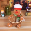 Weihnachtlicher Lebkuchenmann-Süßigkeitenkorb mit Strickschal aus braunem Korbgeflecht - Kleiner Lebkuchenmann