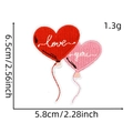 Dettaglio della toppa ricamata a palloncino a cuore rosa e rosso con scritta Love e misure - Stile 4 (Palloncino a cuore LOVE)