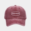 Détail d'une casquette en coton délavé bordeaux avec broderie Moormoor - Bordeaux